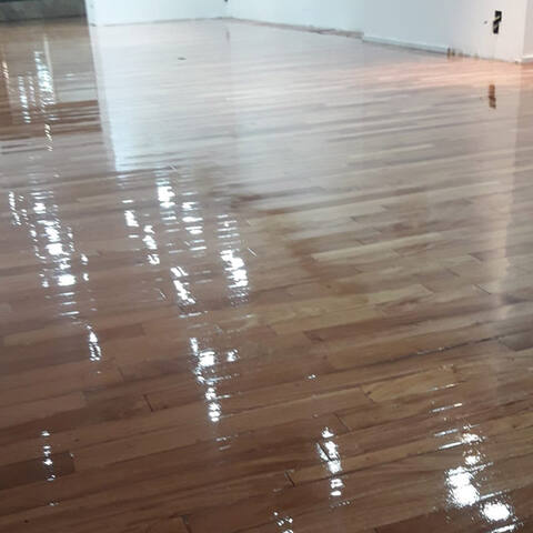Piso de madera hidrolaqueado